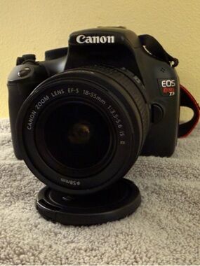 Canon EOS Rebel T3 DSLR Camera with 18-55mm Lens with case and strap. Excellent